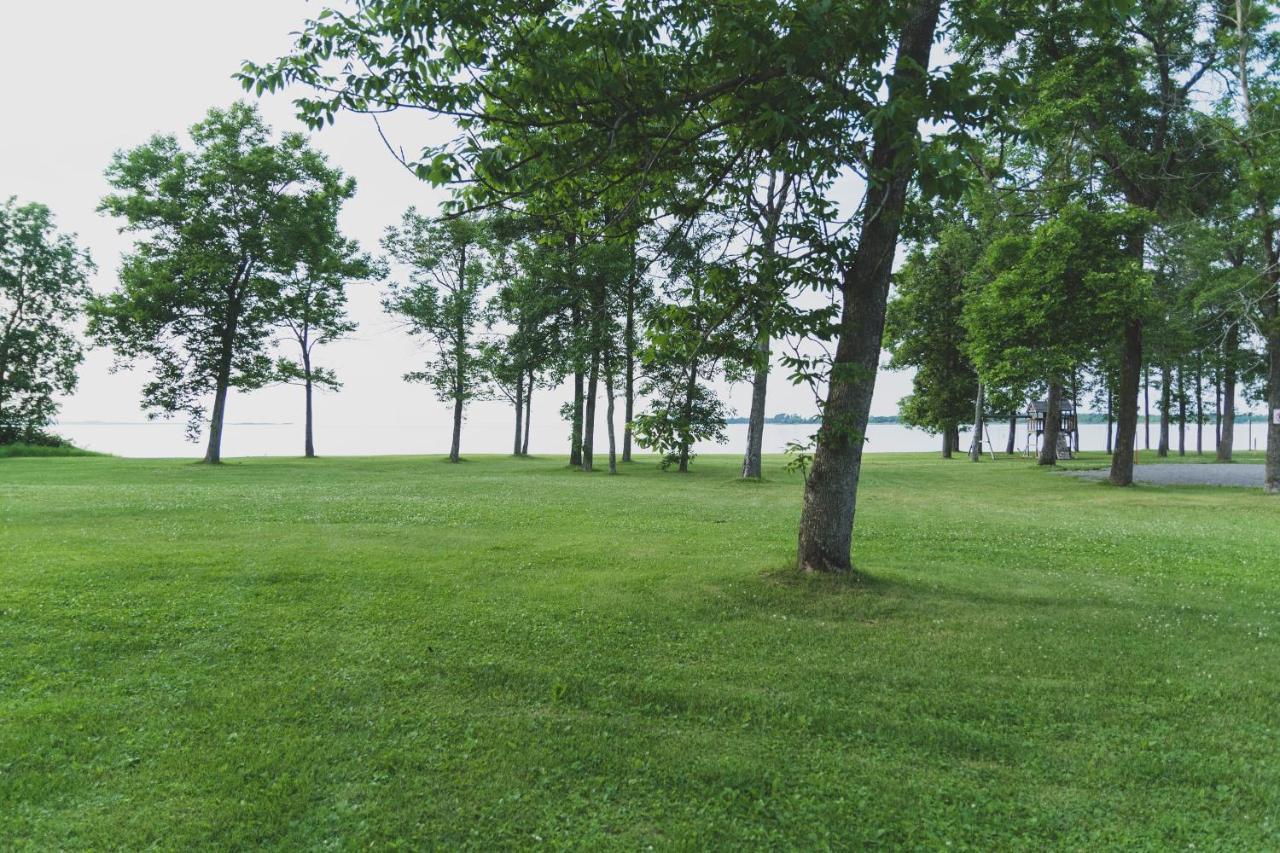 Chalets Et Spa Lac Saint-Jean 샹보르 외부 사진