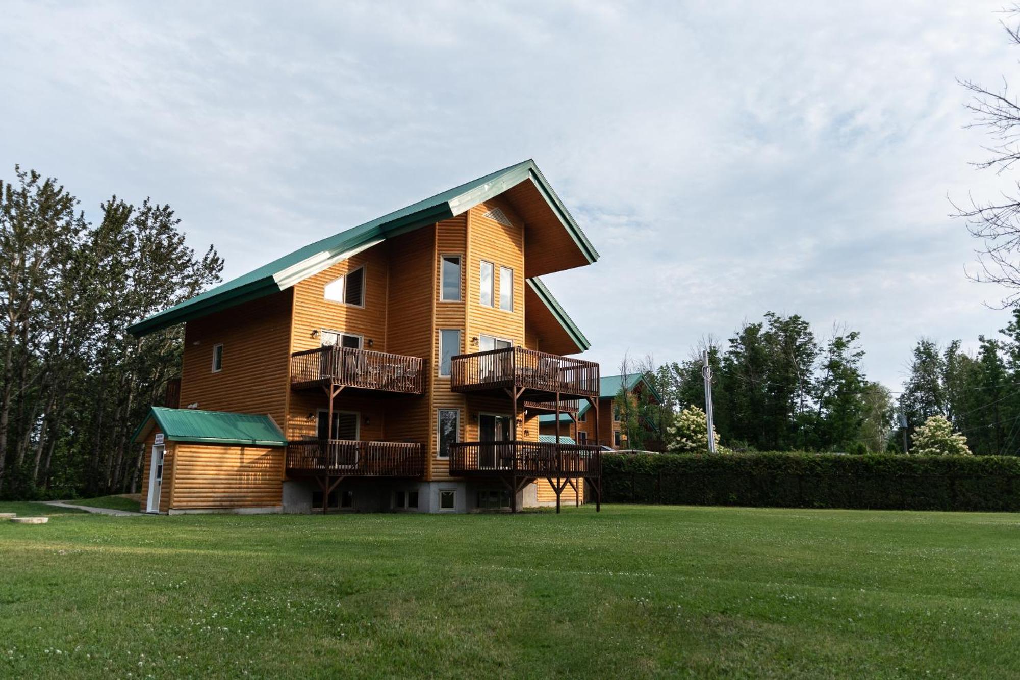 Chalets Et Spa Lac Saint-Jean 샹보르 외부 사진