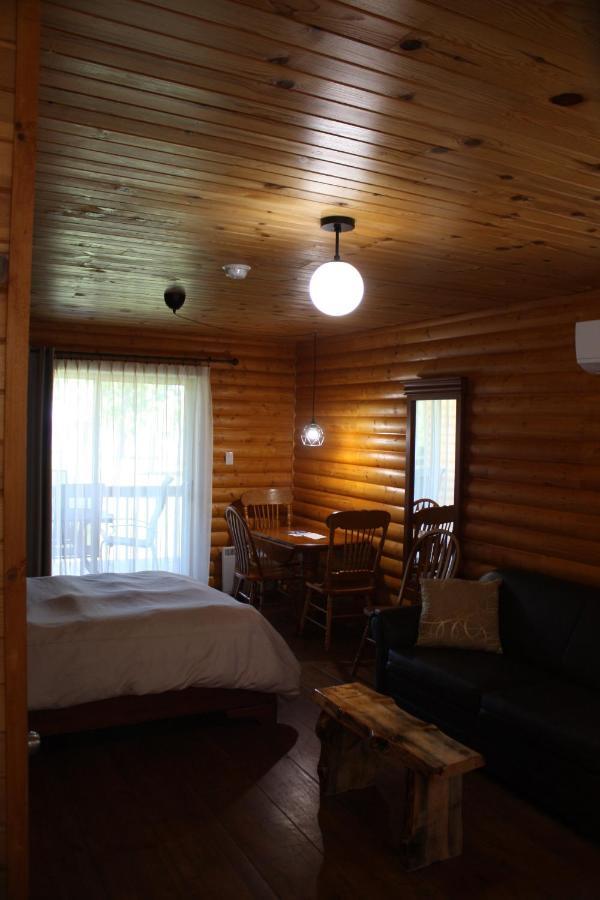 Chalets Et Spa Lac Saint-Jean 샹보르 외부 사진