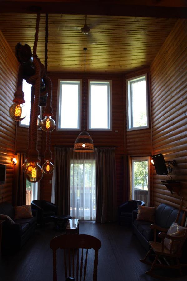 Chalets Et Spa Lac Saint-Jean 샹보르 외부 사진